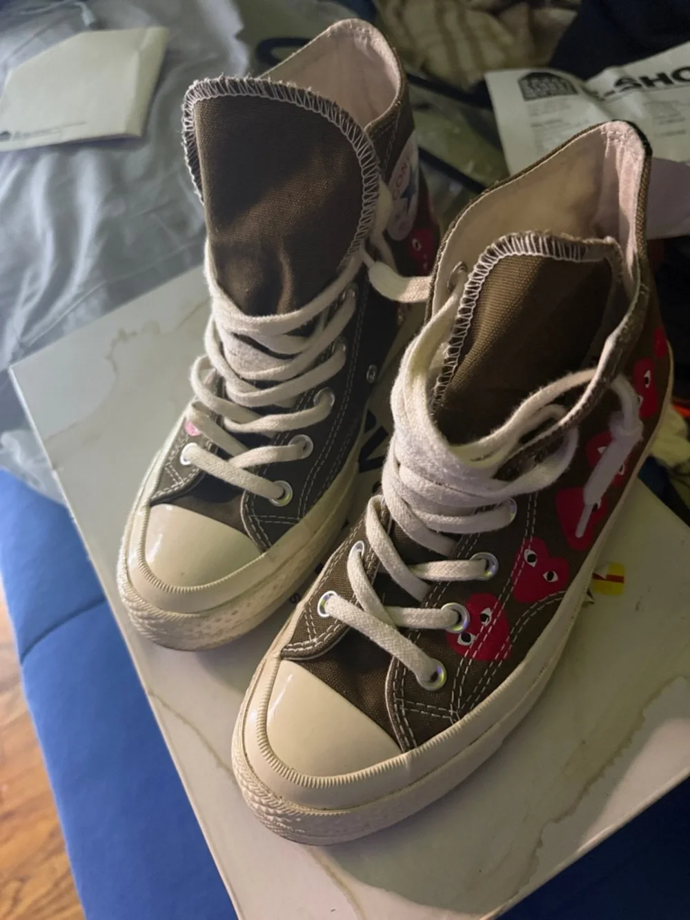 Converse PLAY Box with Red Heart Logo and Cream Accents WOMEN 7 MEN 5 - Picture 5 of 8